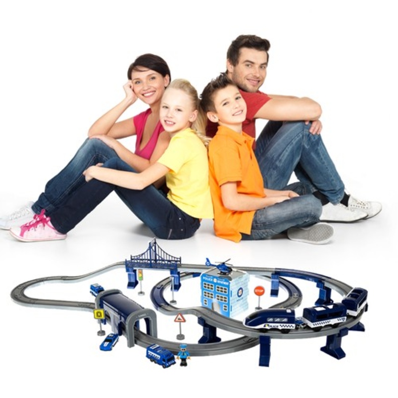 velká policejní stanice s vláčkodráhou